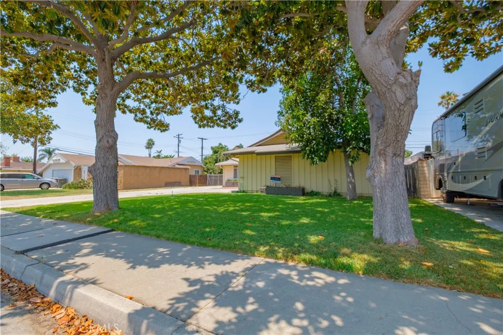 8841 California Ave, Riverside, California 92503 home-pic-2